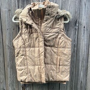 Women's Beige Puffer Vest with Faux Fur Trim